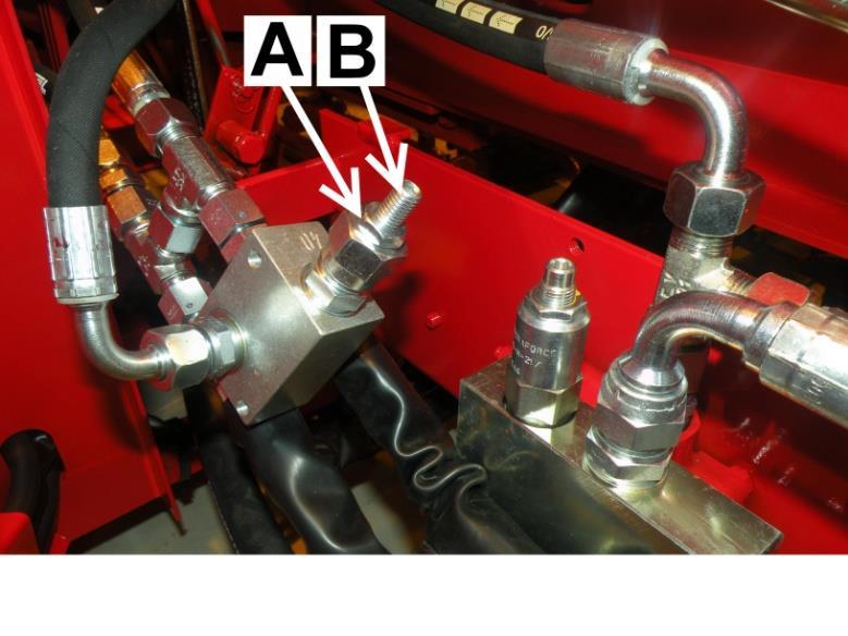 50 Bild 48. I de s.k. basmodellerna justeras trycket för inmatningstransportörens motor direkt från den ventil med vilken man styr motorn.