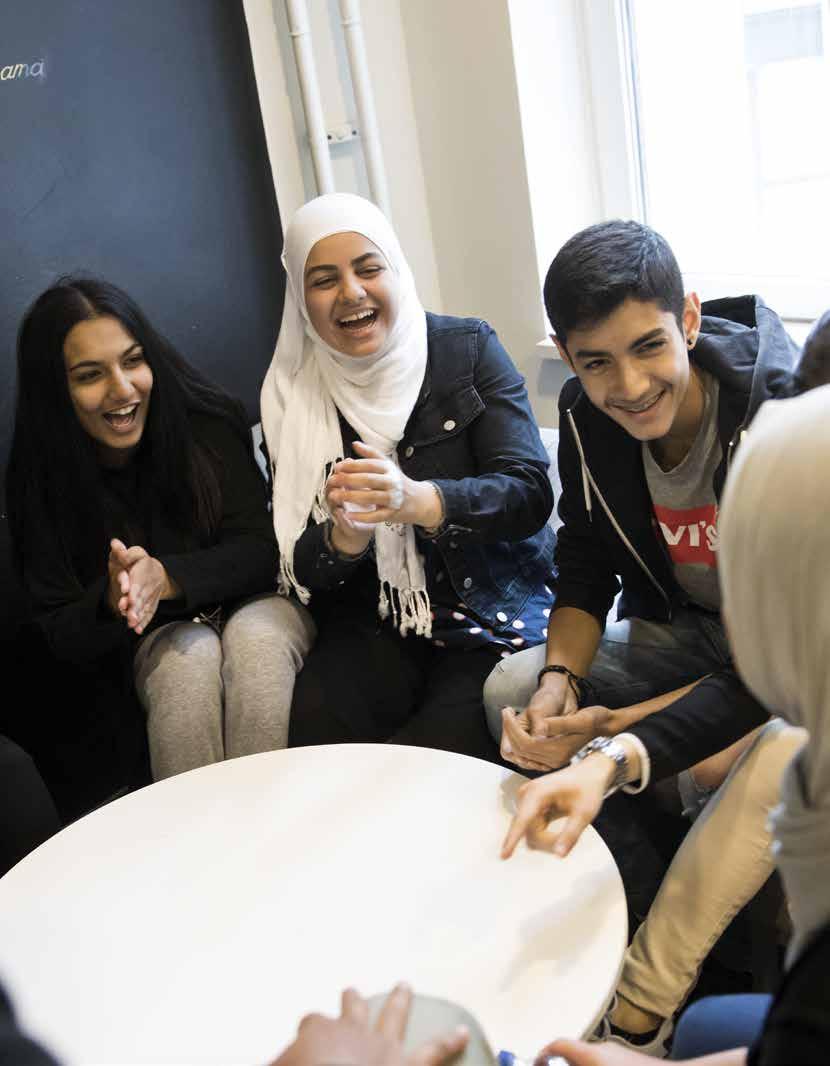 Trots att vi är en liten skola har vi två förstelärare: Annika och Lena som undervisar i svenska.