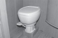 E F G D Innan toaletten används ska det finnas vatten i färskvattentanken så att det går att spola.