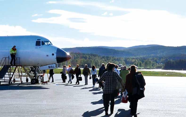 30 REGIONAL TRANSPORTPLAN FÖR VÄSTERNORRLAND 2018-2029 Regeringens uppdrag och transportpolitiska mål KAPITEL 1 Kramfors flygplats. Foto: Håkan Nordström med stopp på vägen för att uträtta ärenden.