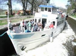 V Guidad kryssning på Hjälmare kanal torsdagen den 15 juli i åker från Falun kl 8.00 och målet är en kanalfärd på Hjälmare kanal med dess nio handdrivna slussar.