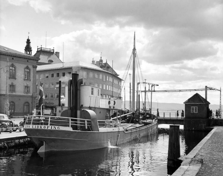 År 1931 erbjöds Helge Källsson arbete i företaget av Erik Thun. När Erik Thun dog år 1938 bildade Helge Källsson bolaget Erik Thun AB tillsammans med anställda och släktingar.