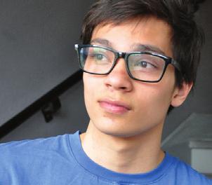 Det gör att du under studietiden förbereds för vidare studier på handelshögskola eller universitet och att du får en inblick i de olika yrken som en ekonomiutbildning kan leda till.