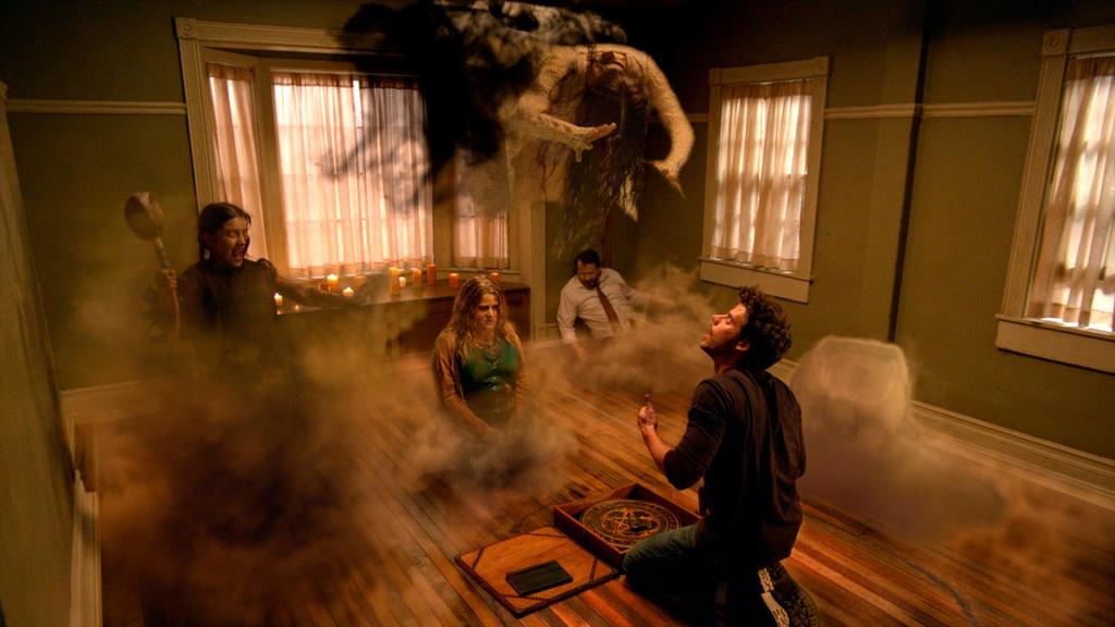 MIDNIGHT TEXAS Staden Midnight i Texas befinner sig i gränslandet mellan himmel och helvete.