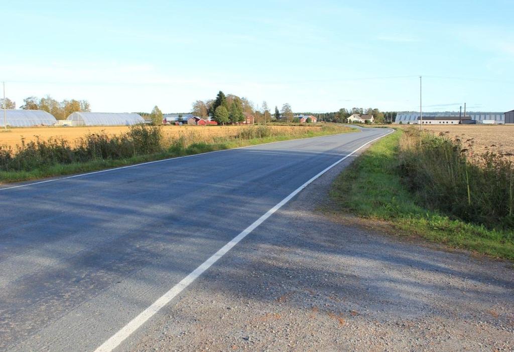 VindIn Ab/Oy Pörtom vindkraftpark 29 8.2 Bebyggelse Figur 21. Vy från Österlandsvägen (förbindelseväg 6841) mot Närvijoki. Vägen löper söder om vindparksområdet.