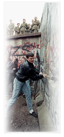Den stora utvidgningen: öst och väst förenas 1989 Fall of Berlin Wall end of Communism EU economic help begins: Phare programme 1992 Criteria set for a country to join the EU: democracy and rule of