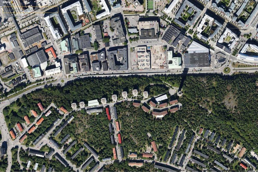 Sida 5 (9) Figur 2: Projektområde (befintlig situation-flygfoto) Genom projektområdet går i öst/västlig riktning Hammarby Fabriksväg och Hammarbyvägen.