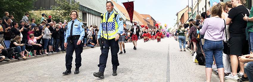 Karnevalståget som i år hade 42 olika delar gick runt i hela Lund så att alla kunde se dem.