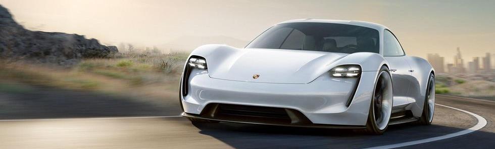 Porsches storsatsning på eldrift börjar 2019 med lanseringen av den produktionsfärdiga versionen av konceptbilen Mission E. Därefter, 2020 eller 2021, kommer en eldriven coupésuv.