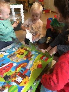Klockan 13.30 kom vår första gäst: Sandra, tidigare förälder på förskolan, som lyfte klassperspektiv, och kön och könsidentitet i förskoleverksamhet och i samhället.
