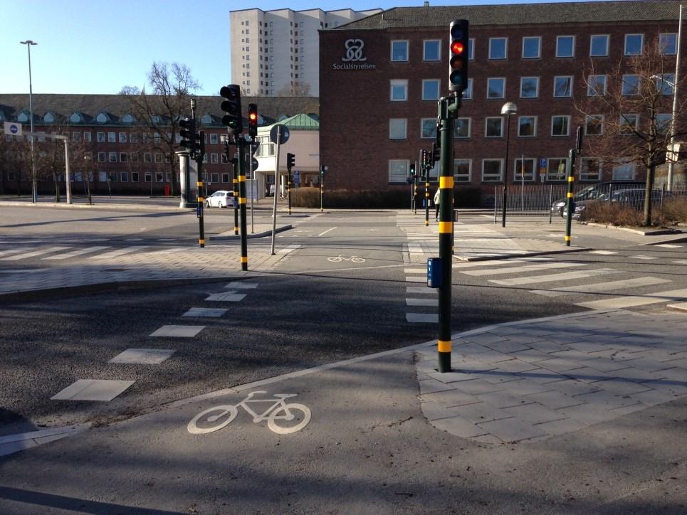 Trafikljusen utökades med en ytterligare grönfas under ett omlopp vilket gör att gående och cyklister får grönt fortare.