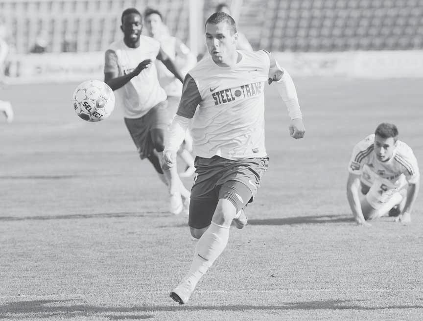 16 FUTBAL utorok 14. 10. 2014 OZVENY 12. KOLA DRUHEJ FUTBALOVEJ LIGY BILANCIA KOLA - ZÁPAD VÝSLEDKY: Senec Sereď 0:0, Dubnica Nitra 1:2, Šaľa Žilina B 3:0, Trnava jun. Skalica 0:3, Slovan jun.