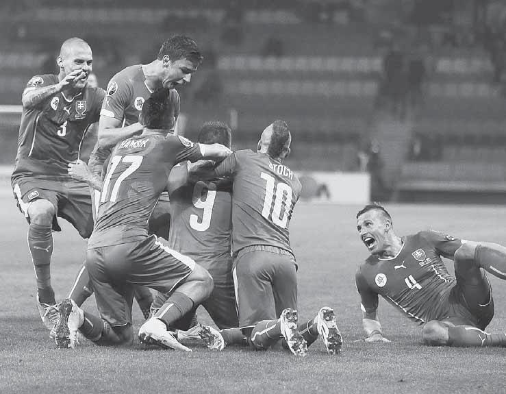 www.sport.sk FUTBAL 3 KVALIFIKÁCIA ME 2016 SLOVÁCI NAĎALEJ STOPERCENTNÍ Radosť z tretieho Šestákovho gólu, ktorým sme spečatili nedeľne víťazstvo v Borisove.