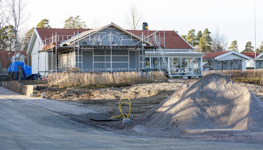 BYGGLOVANSÖKNINGAR Diagrammet nedan visar hur många bygglovansökningar om nybyggnation för småhus och flerbostadshus som inkommit under åren 2010 2017.