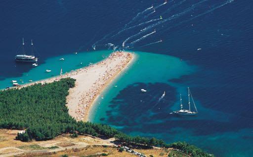Välkomna till Bol på ön Brac Brac är den av öarna utanför den dalmatiska kusten som ligger närmast Split på fastlandet. Dalmatien är känt för sitt fantastiskt klara och fina vatten.
