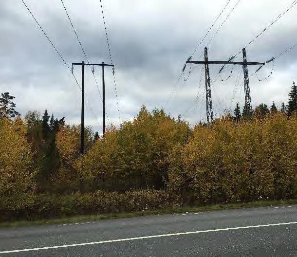 ON Energidistributions regionnät. Luftledningen är i huvudsak uppförd på ca 15 meter höga tvåbenta träportalstolpar, med de tre faslinorna i horisontal placering, se figur 3.