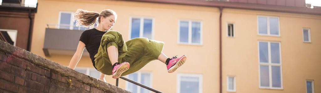 SIDAN 1 Elevmaterial Namn: LÄSFÖRSTÅELSE Vad är parkour? 1. Vad menas med parkour?