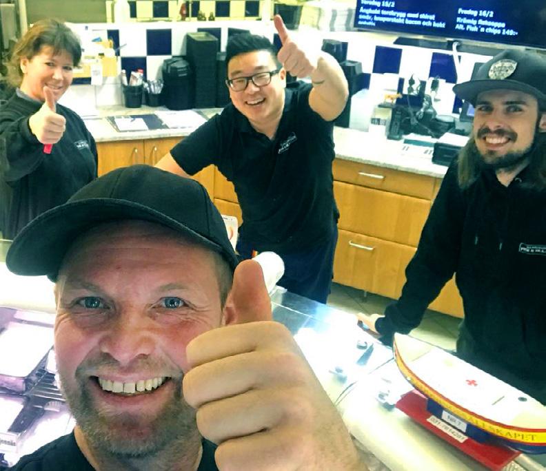 Maden é klar på Sunnegabet Ny restaurang gör Hamburgsunds Fisk & Skaldjur till en saluhall i miniatyr Hamburgsund har glädjen att kunna erbjuda en äkta bohuslänsk fisk- och skaldjursaffär mitt i