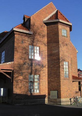 Järnvägshotellet är ett av få i landet som uppfördes av SJ och av nationellt intresse. Kirunas gamla brandstation från 1909 är en av få bevarade trästationer i landet.