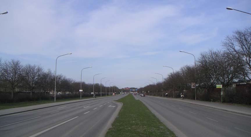 Figur 8: Den diskuterade delen av Råbyvägen åt nordost, våren 2007.