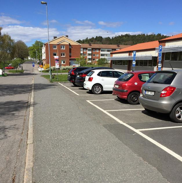 Alla tre parkeringar är framhjulsparkeringar och under inventeringarna har det kommit fram flera vuxna och klagat då många föräldrar parkerar sina, ofta dyrare, cyklar och följer