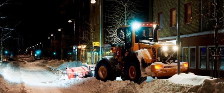 7 studie visar att det är av stor vikt att snöröja gång- och cykelvägnätet innan bilvägnätet för att underlätta framkomligheten för fotgängare och cyklister (Wallberg et al., 2010).