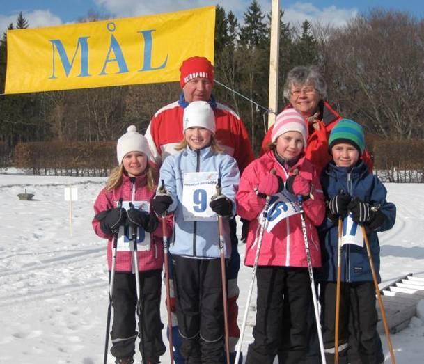 23 deltagare i åldrarna 3-13 år fick diplom och medalj efter fullföljt lopp på 700 m.