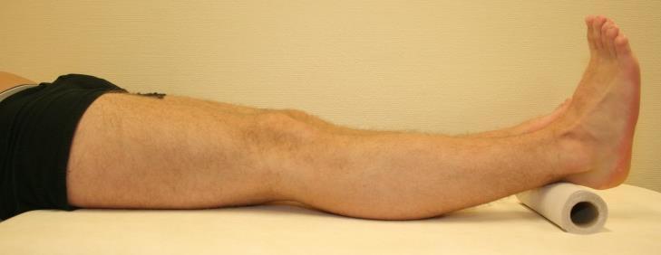 Ange knävinkel; extenderat knä = 0 Knäextension Utgångsställning: Ryggliggande med extenderade höfter och knän.
