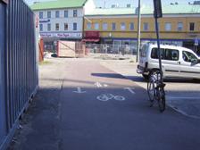 12 Utformning I innerstaden är det oftast uppenbart att cykelfält eller bana tillhör gatan.
