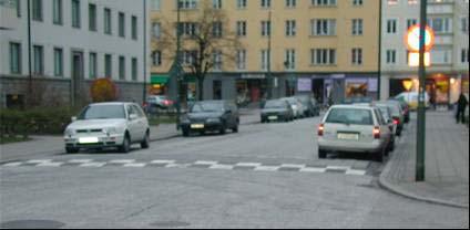2.4.3 Vägkudde och väggupp vid övergångsställe Beskrivning Den vanligaste typen av väggupp i Malmö är det så kallade spikmaguppet som är utvecklat för att dämpa hastigheten på fordonstrafiken.