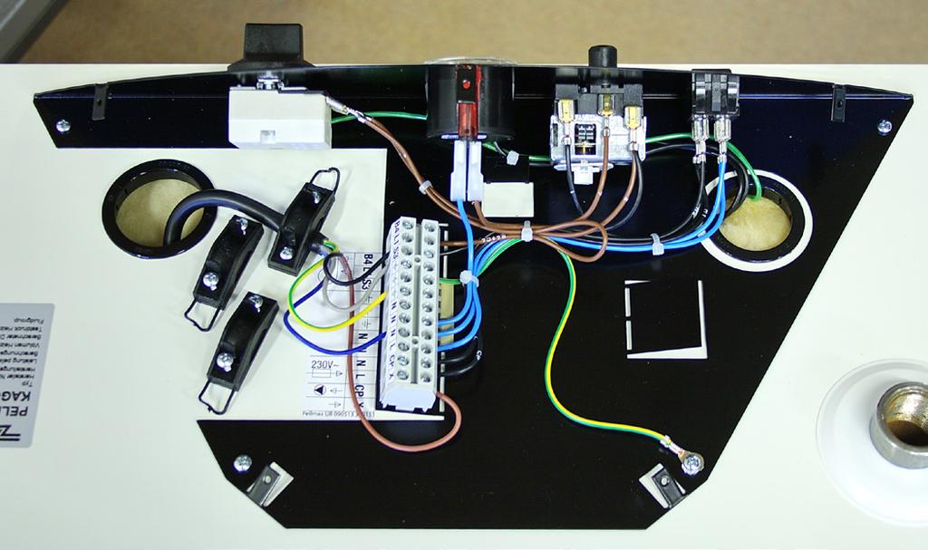 Elinstallation Elinstallationen ska göras under överinseende av behörig elinstallatör. Installationen ska utföras enligt gällande bestämmelser.