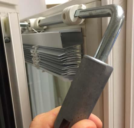 4 Koppelbeslag typ WF 252 Det är viktigt att vid behov kunna ta isär och sätta ihop fönsterbågarna på rätt sätt.