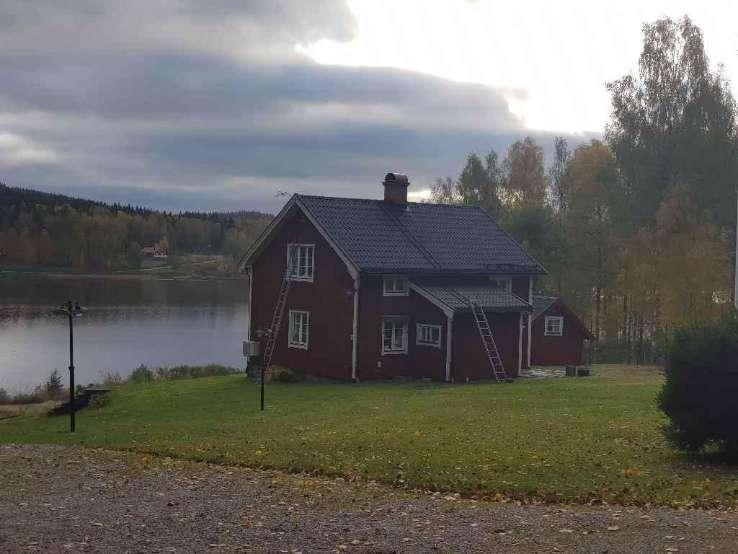 Besiktningsteknikerns reflektion Noteringar som besiktningsteknikern särskilt vill påtala Bostadsbyggnad Hus från slutet av 1800 talet och utbyggt på 1920 talet.