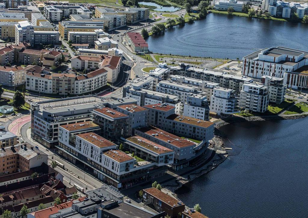 JÖNKÖING Vid Vätterns södra strand ligger Jönköping, en stad som befinner sig i ett expansivt läge och utveckling. Staden och dess centrum präglas av en ökande tillväxt som skapar en pulserande stad.