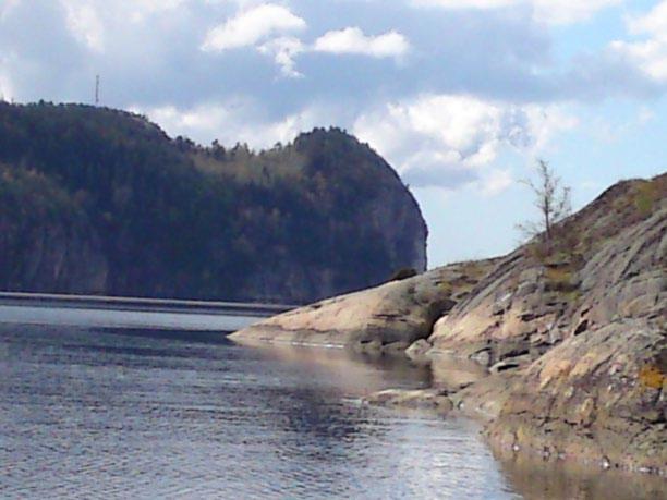 Fotovy från Gula Hällerna, naturbadplatsen nedanför delområde Södra.