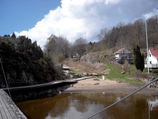 Berget dominerar landskapsrummet, ett landmärke. Fotovy från Gårviksvägen vid korsningen med Bergsviksvägen.