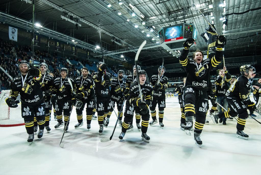 HJÄRTA, FART, AIK AIK Hockey 2015-2016 Flest poäng - 105 poäng Flest mål - 176 st Flest segrar - 40 st Flest segrar på hemmaplan - 23 st Flest segrar på bortaplan - 17 st Förstaplats i grundserien