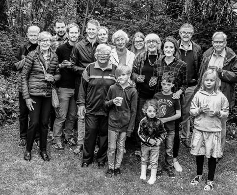 Grillfest med grannar skapar gemenskap Varje år i augusti ordnas grillfest hos rote 27, den del av Skiftesvägen som ligger strax innan tennistältet i norra Ellagård mot Ellavallen.