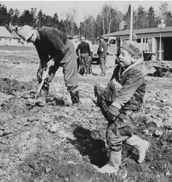 De första husen byggdes 1955 och de sista blev färdiga 1970.