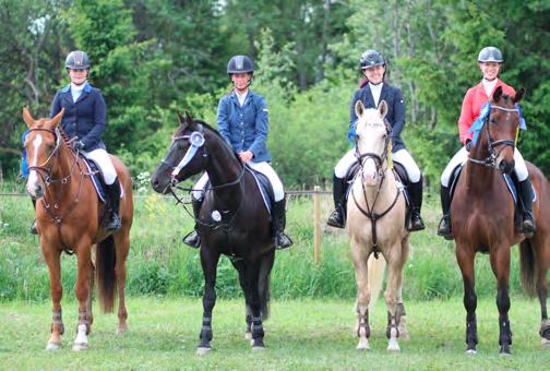 Foto: Carin Wrange Björklinges vinnande lag i div III hoppning häst. Fr v Tove Eriksson Taste om Thyme, Jennie Helgezon Balenciaga, Rebecca Karlsson Diamonds Highly Awaited och Hanna Selinus Vennce.