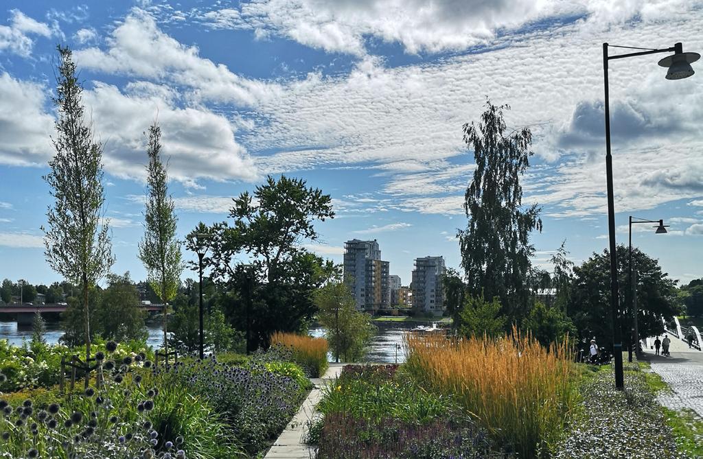 Utsikt från Broparken mot kvarteret Bryggaren.