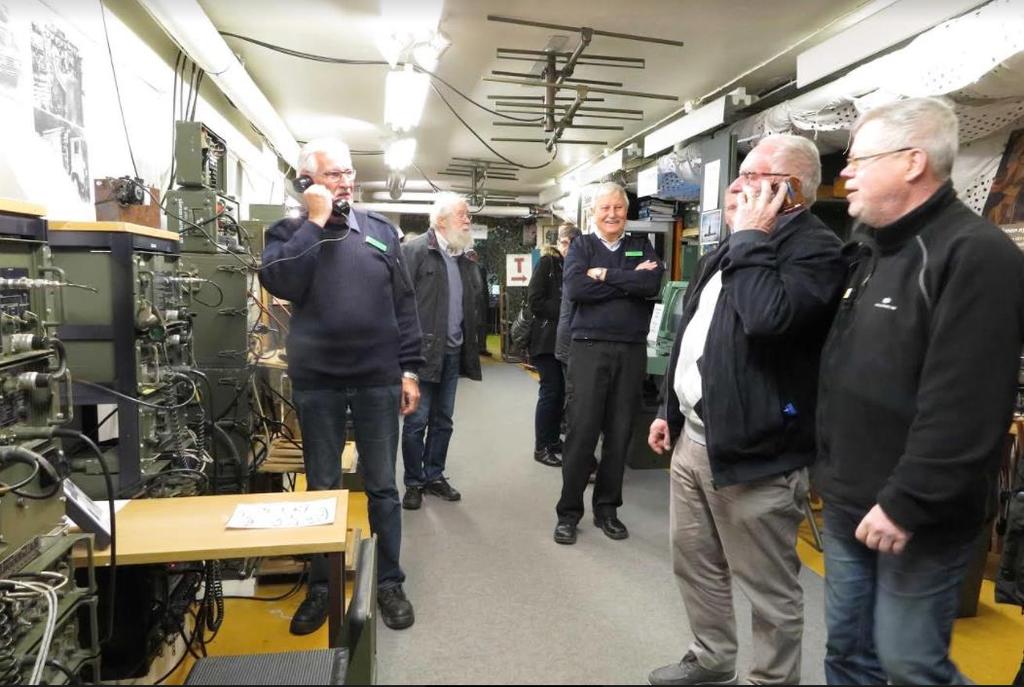 Besök Teleseum och JP Johansson museum 171031, Enköping En vacker höstdag den 31 oktober samlades 24 medlemmar för en dagsresa till Enköping för att där besöka två museum, Teleseum på