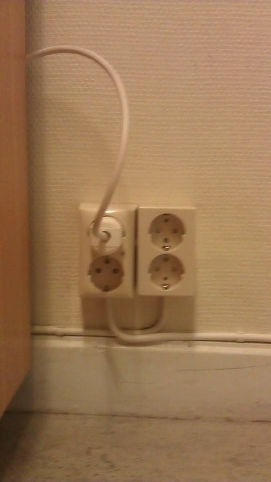 Ansvar! Elsäkerhetsverket har det övergripande ansvaret men sen är det anläggningsinnehavaren och den som innehar elektrisk materiel. Står du för ett hus t.ex.