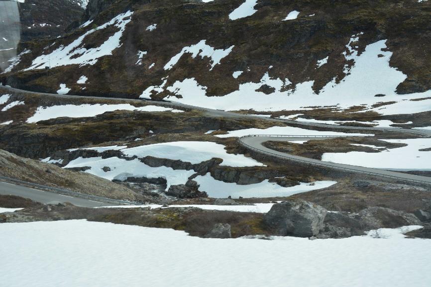 fortfarande ligger för mycket snö kvar Figur 3 Geirangervej Figur 4 Flidalsjuret