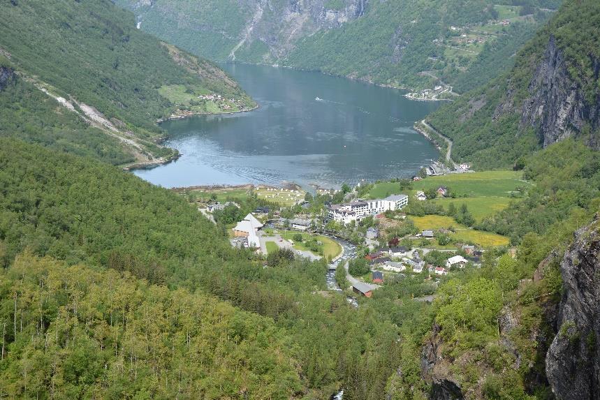 fartyg, på väg mot Ålesund.