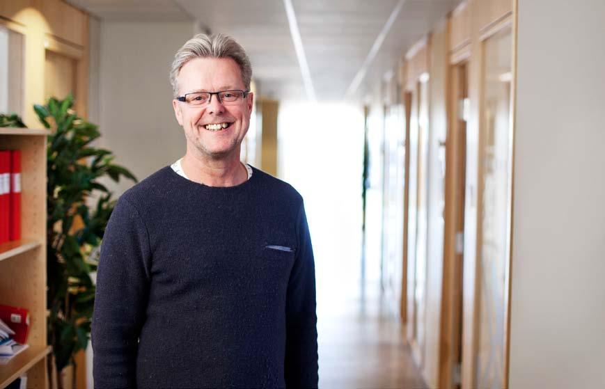 Rutiner för säkerhetens skull Lars Flood, handläggare Väg- och järnvägsavdelningen, Borlänge. Handläggningen av tillsyn och tillstånd görs med hjälp av Transportstyrelsens omfattande register.