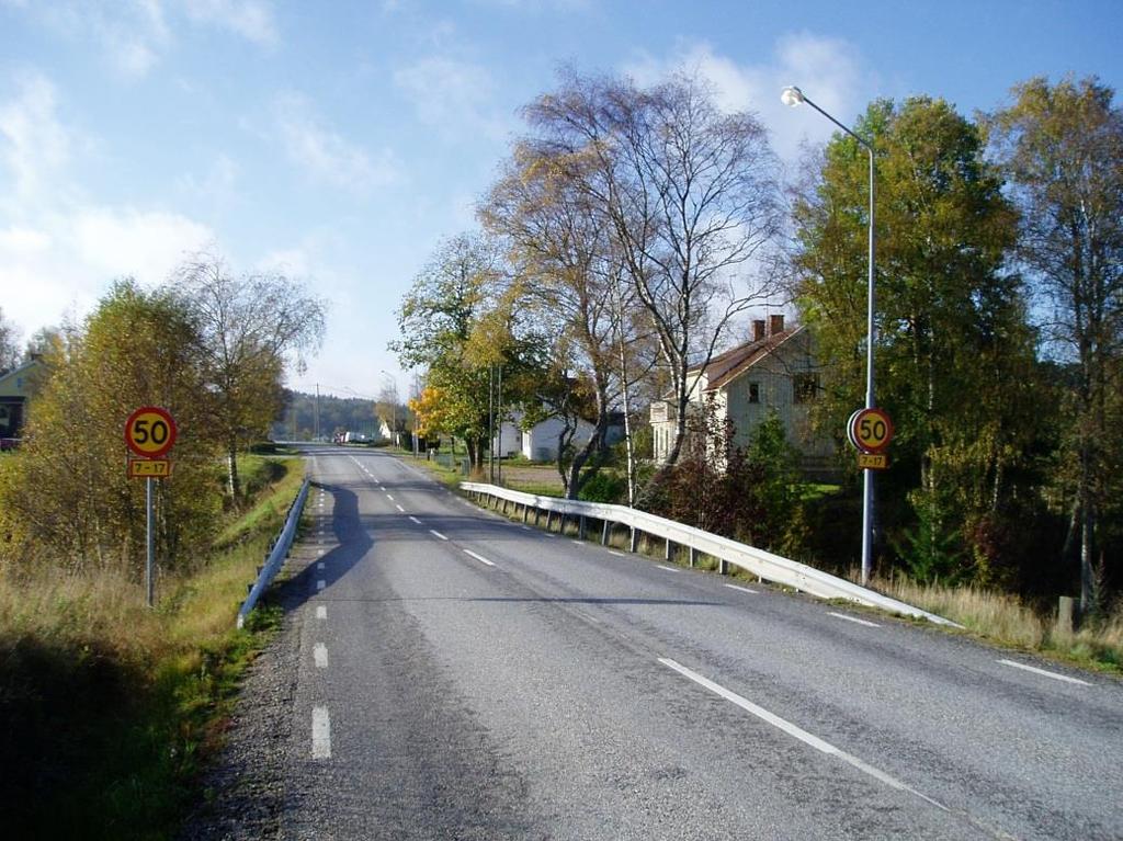 Figur 8: Länsväg 928 genom Fisketorp ger upphov till förorenat dagvatten. Merparten av dagvattnet bedöms rinna via diken till Torpebäcken.