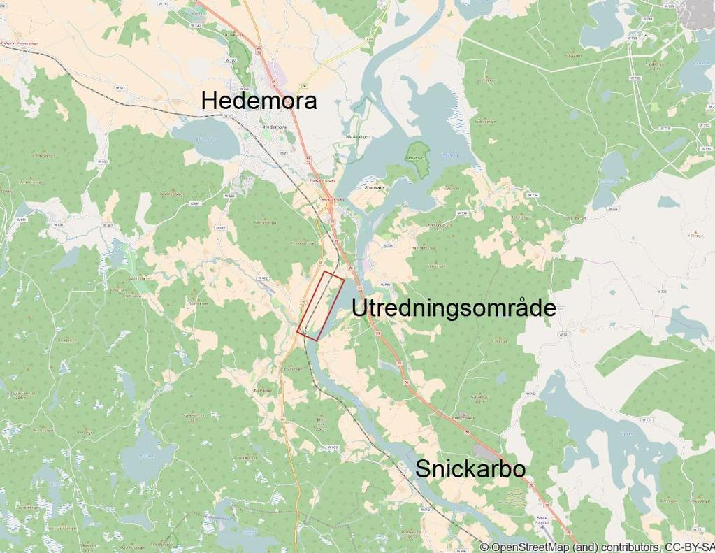 2.2. Bakgrund Dalabanan sträcker sig mellan Uppsala och Mora via Sala, Avesta och Borlänge. Järnvägen är enkelspårig och har förhållandevis låg standard. Den högsta tillåtna hastigheten är låg, bl.a. på grund av sträckor med snäva kurvor.