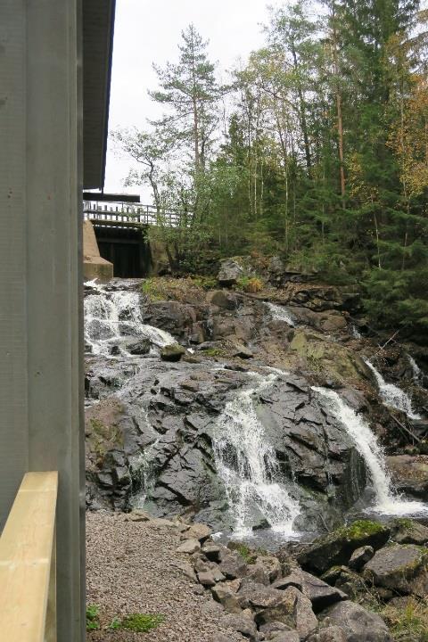 Vandringshinder D2- Hallstorps kraftverk Vandringshinder D2 utgörs av Halltorps kraftverk. Fallhöjden är ca 10 meter. Hindret är definitivt för öring, troligen även för ål. Fallet är naturligt.