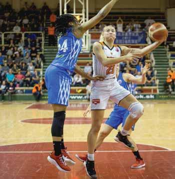 basketbalistiek 2018/19 môže byť po dvoch kolách najspokojnejšia Sabína Oroszová. Jej poľský klub Wisla CanPack Krakov je s plným bodovým ziskom na vedúcej pozícii v C-skupine súťaže.